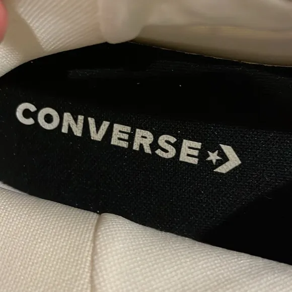 Converse black and cream High-Top Sneakers size 8,5