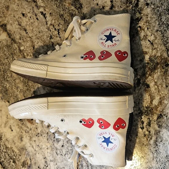👞CONVERSE, CHUCK TAYLOR ALL STAR High-Top Sneakers with Red Heart Design