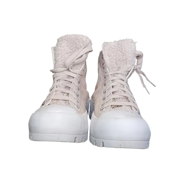 Converse Chuck Taylor Lugged Sherpa High-Top Sneaker Women's Size 9