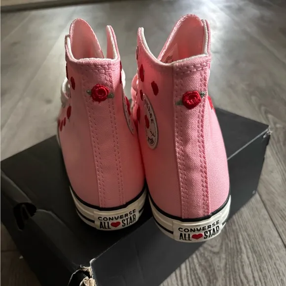 Converse Kids Pink High-Top Sneakers jellyfish jitter very beautiful