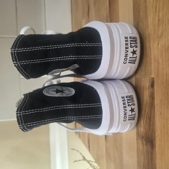 CONVERSE WOMEN'S Black High-Top Sneakers