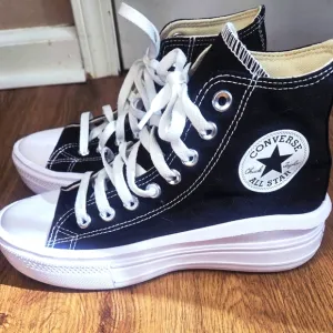 CONVERSE WOMEN'S Black High-Top Sneakers