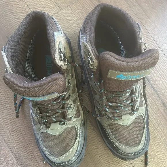 Denali Hiking Boots !! Size 8