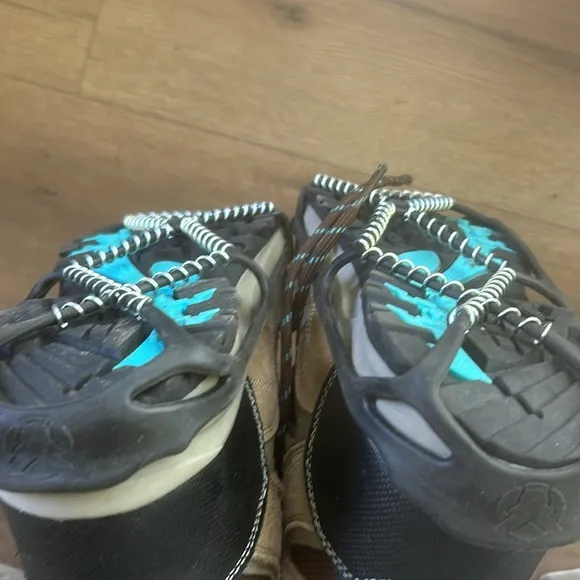 Denali Hiking Boots !! Size 8
