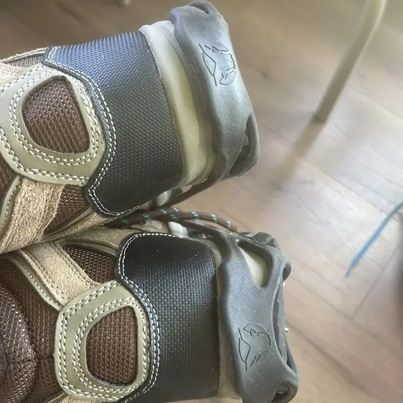 Denali Hiking Boots !! Size 8