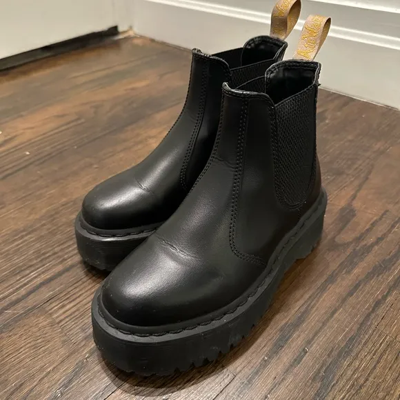 Dr. Martens vegan 2976 Felix platform Chelsea boots with cushion insoles size 6