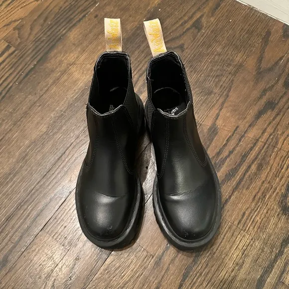 Dr. Martens vegan 2976 Felix platform Chelsea boots with cushion insoles size 6