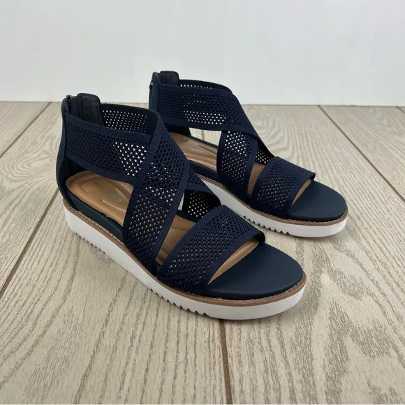 Easy Spirit Women's Wander Lightweight Strappy Sandals 8M Dark Blue $79