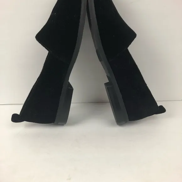 Eileen Fisher women’s black velvet loafers Size 6