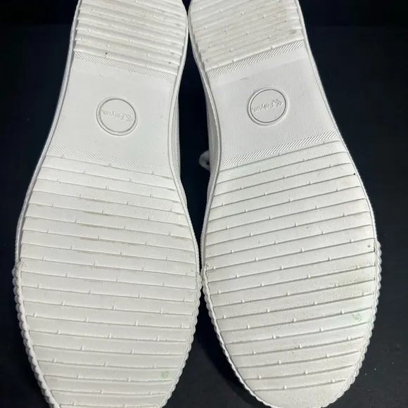Feiyue White High-Top Sneakers size 11 pre owned Exellent condition.