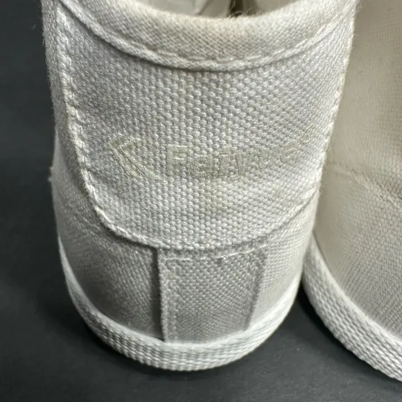 Feiyue White High-Top Sneakers size 11 pre owned Exellent condition.