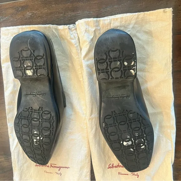 Ferragamo black leather dress shoes w/ iconic buckle.