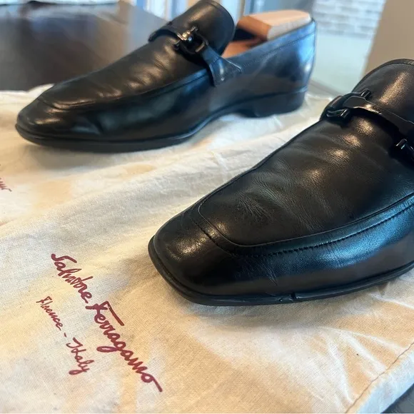 Ferragamo black leather dress shoes w/ iconic buckle.