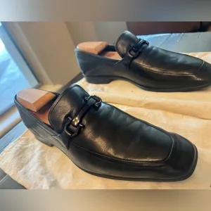 Ferragamo black leather dress shoes w/ iconic buckle.
