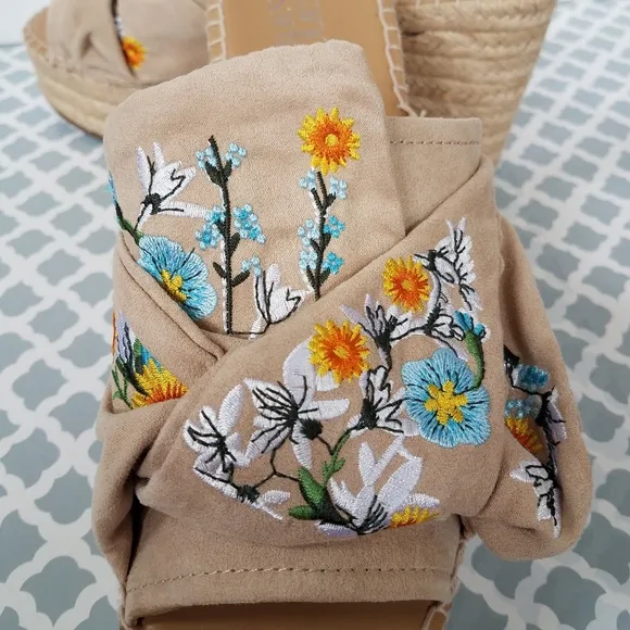 Franco Sarto Talinda Espadrilles 10 NWOB