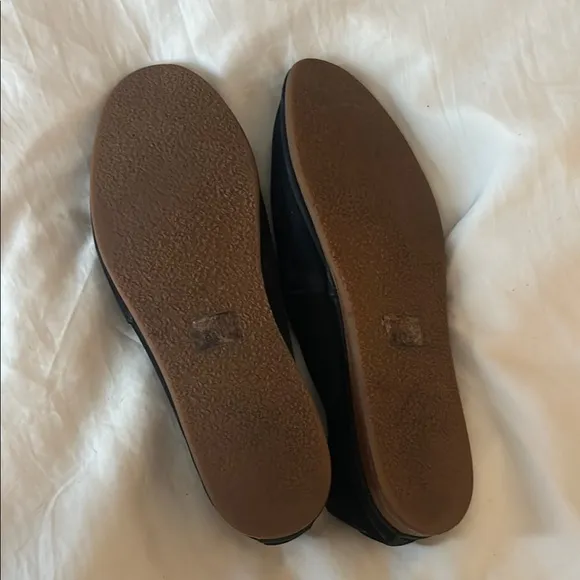 Frye women’s Black soft leather Slip-On loafers!