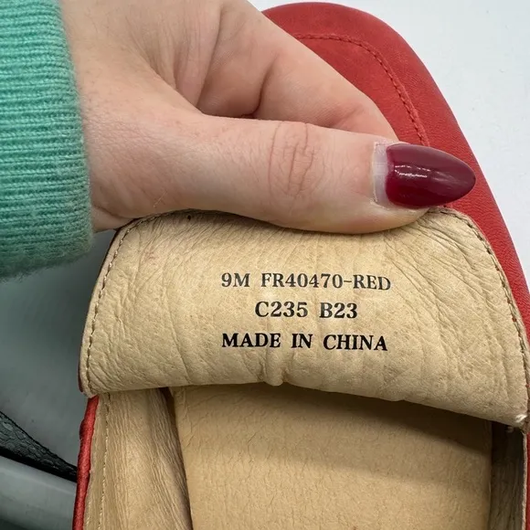 Frye Women's Claire Venetian Leather Loafers Red size 9 Academia Office Career