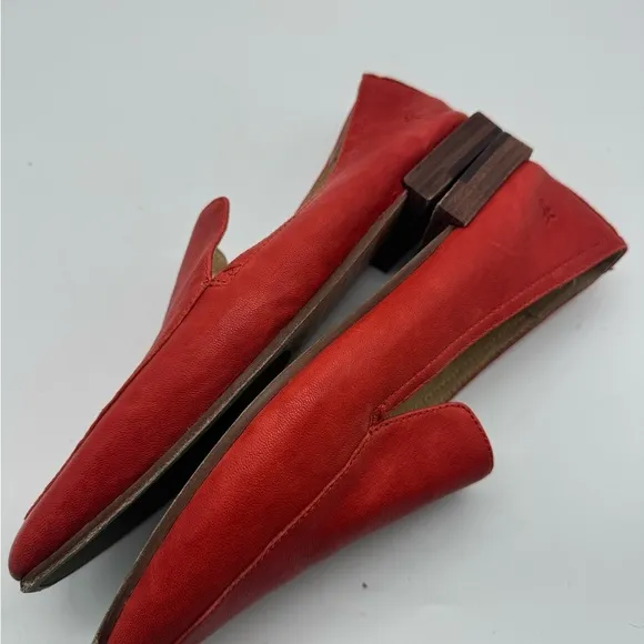 Frye Women's Claire Venetian Leather Loafers Red size 9 Academia Office Career
