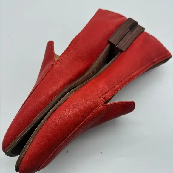 Frye Women's Claire Venetian Leather Loafers Red size 9 Academia Office Career