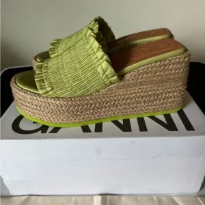 Ganni Smock Espadrille Wedge Sandal in Tender Shoots 38/8 NWB
