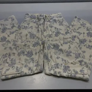 Ganni Women’s Floral Printed Jean Pants Size 25 Angi Cargo Tofu Beige/Multi  NWT