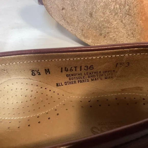 G.H. Bass Men’s Burgundy leather Penny Loafers with Kiltie size 8 1/2