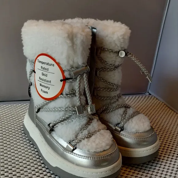Girls Size 7 Wonder Nation Sherpa Snow Boots Skid resistant