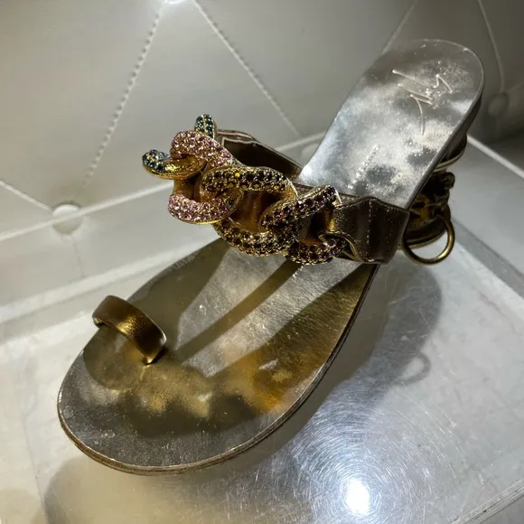 GIUSEPPE Zanotti gold flat sandals sz 38.5 made in italy good condition