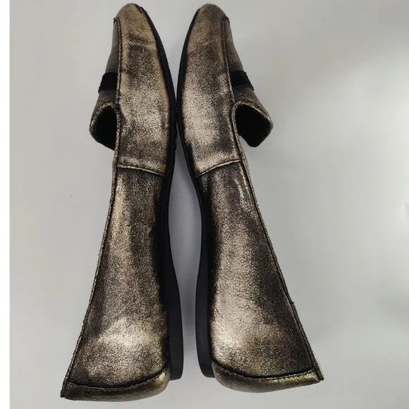 Gold metallic Pointed toe flats sz 6