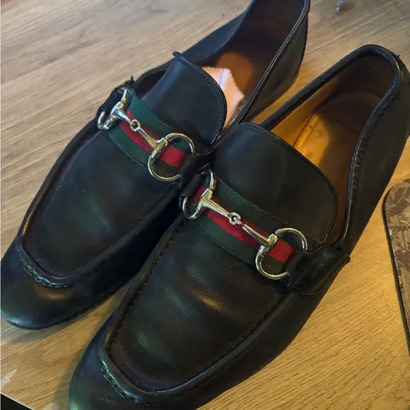 Gucci Black Leather Horsebit Loafers - with classic Gucci Red and Green
