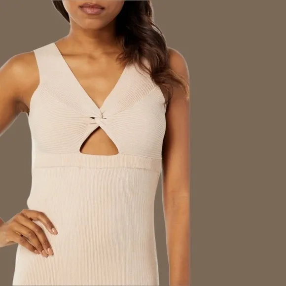 HEARTLOOM Kessy Twist Front Bodycon Dress in Sand