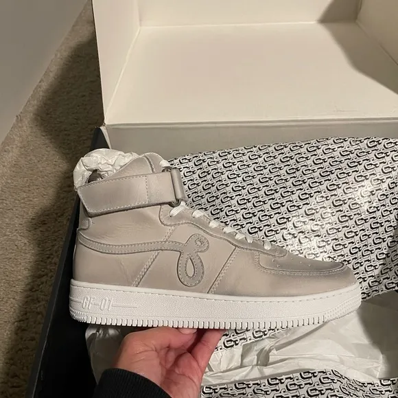 High-Top Sneakers in Light Gray