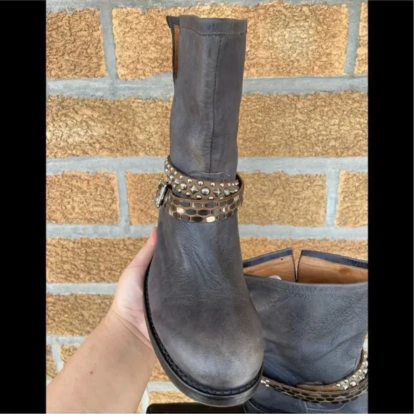 HTC Hollywood Trading Company studded leather biker boots size 39/8.5