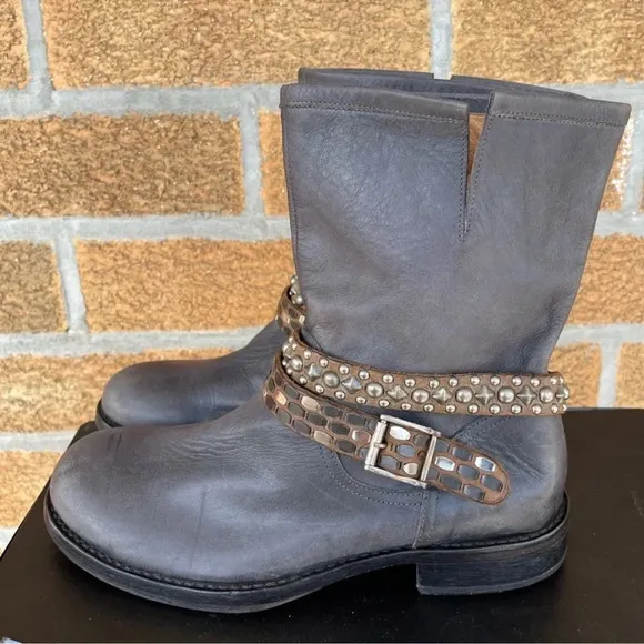 HTC Hollywood Trading Company studded leather biker boots size 39/8.5