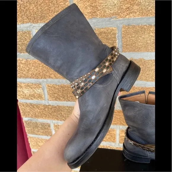 HTC Hollywood Trading Company studded leather biker boots size 39/8.5
