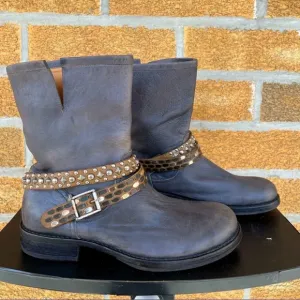 HTC Hollywood Trading Company studded leather biker boots size 39/8.5