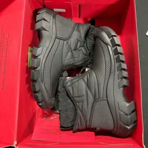 Hunter Black Intrepid Ankle Zip Snow Boots 6