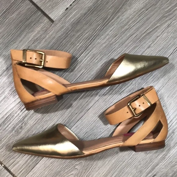Isaac Mizrahi New York Evelyn Ankle Strap Flat Sandal Pointed Toe Gold /Natural