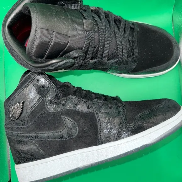 Jordan Black High-Top Sneakers Classic Basketball Style
