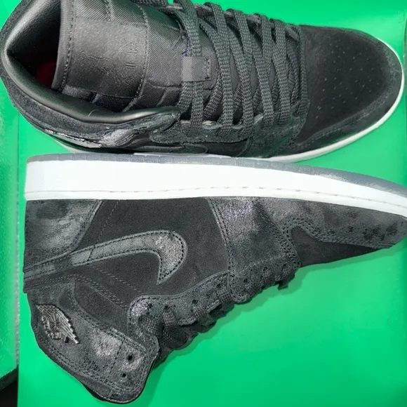 Jordan Black High-Top Sneakers Classic Basketball Style