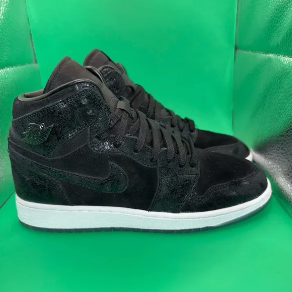Jordan Black High-Top Sneakers Classic Basketball Style