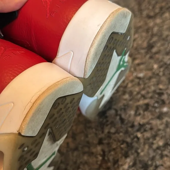 Jordan men’s retro 6 sizzle Red High-Top Sneakers EUC 10.5