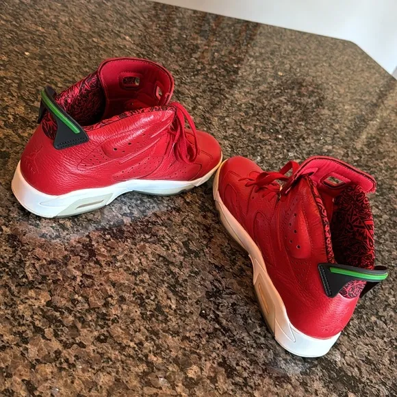 Jordan men’s retro 6 sizzle Red High-Top Sneakers EUC 10.5