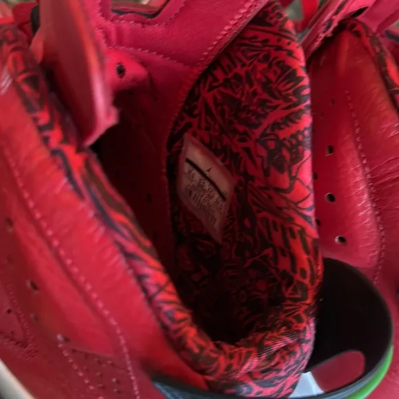 Jordan men’s retro 6 sizzle Red High-Top Sneakers EUC 10.5