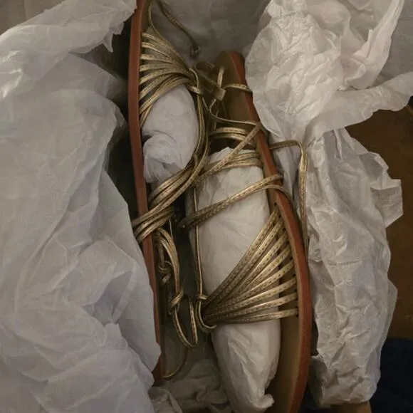 Kaanas Coba Sandal in Gold EUC Size 9