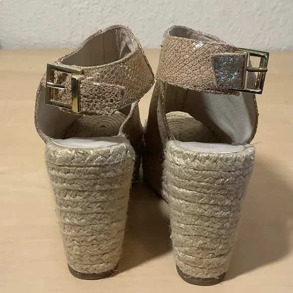 🎄Kenneth Cole NEW YORK OLIVIA WEDGE SANDAL S 9.5M