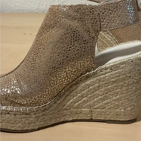 🎄Kenneth Cole NEW YORK OLIVIA WEDGE SANDAL S 9.5M