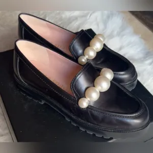 LIKE NEW | Kate Spade |Black Loafers W/ Pearl Detail