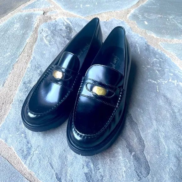 Liv Loafers