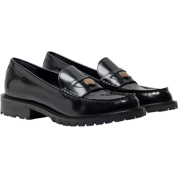 Liv Loafers
